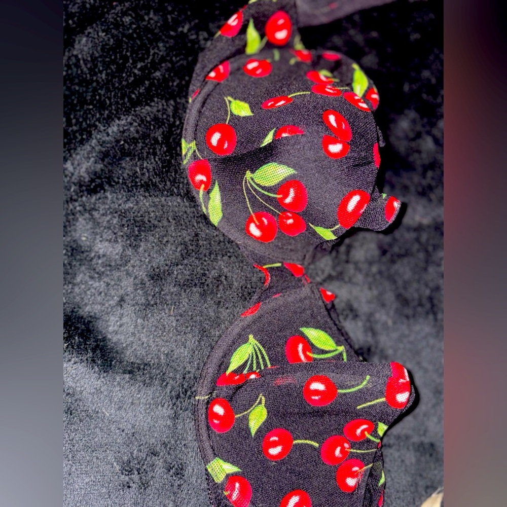 34 C strapless bra with cherries 🍒